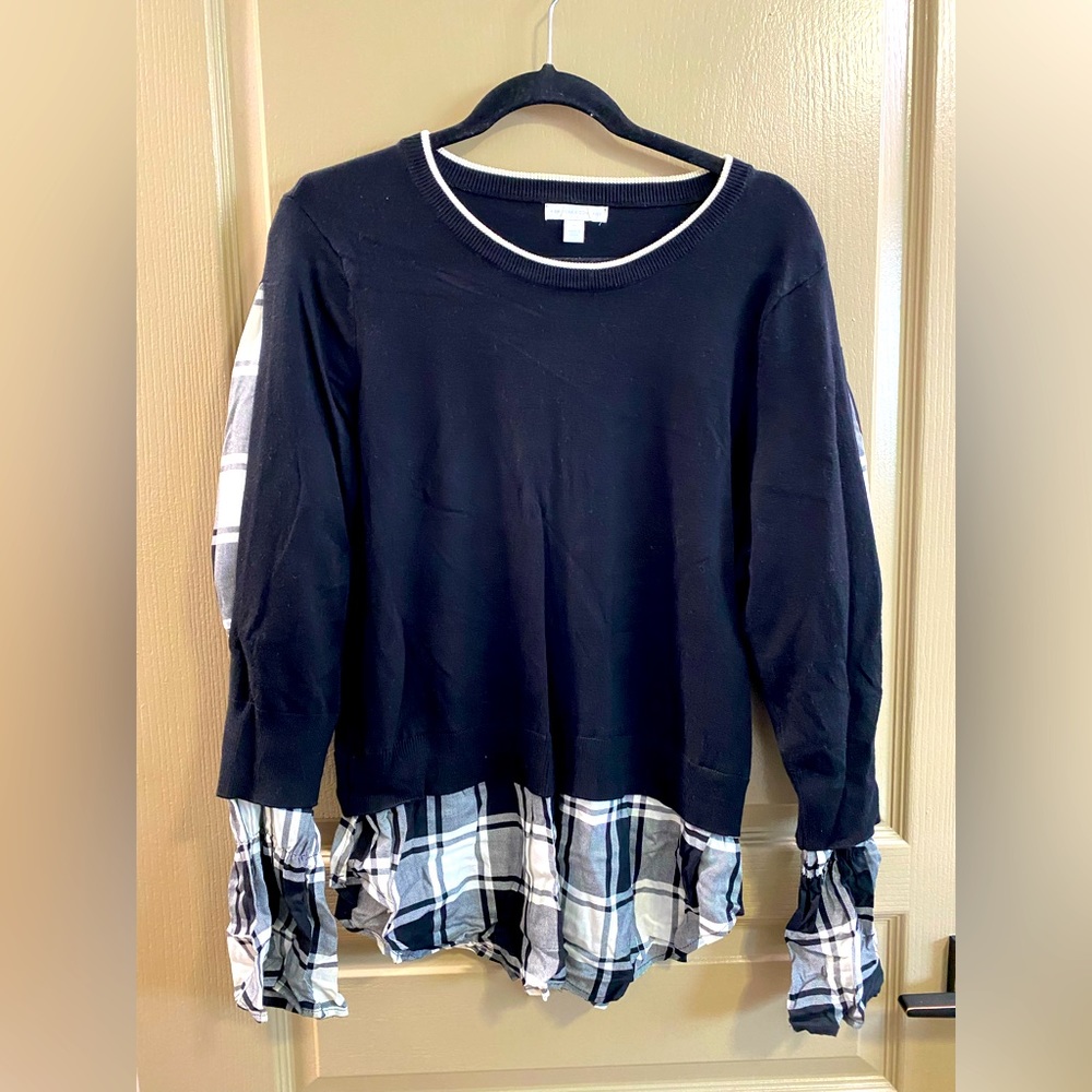 New York & Co Ladies Sweater Size M.